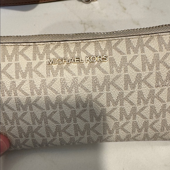 Michael Kors Tan Crossbody Bag with wristlet full size wallet - Picture 5 of 7